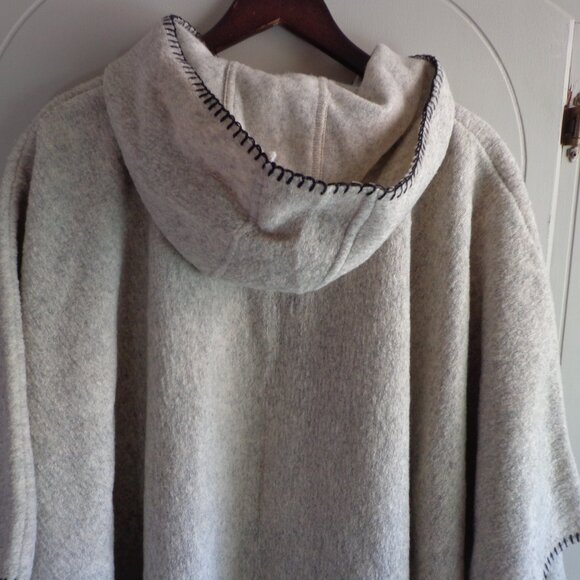 NWT The Vermont Country Store Hooded Shawl Cape O/S Natural Button Closure - Picture 5 of 16